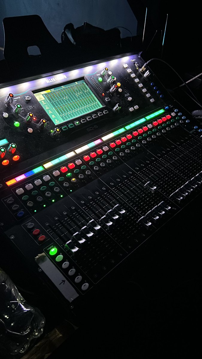 liam_bottle's tweet photo. Live theatre sound tech #jackandthebeanstalk https://t.co/xHJKLmHbOl
