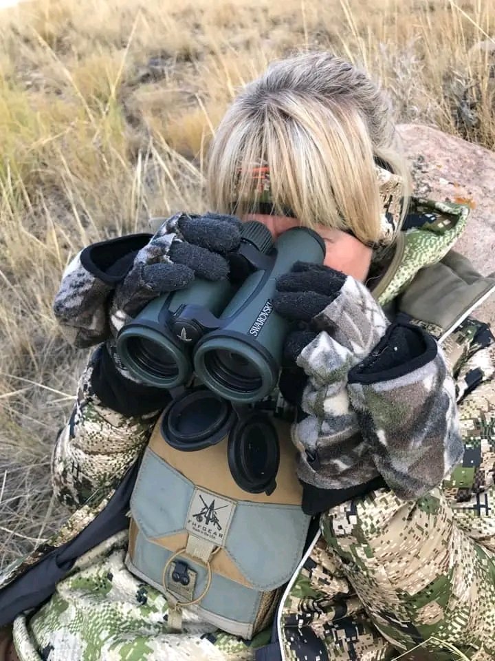 Huge fan of the EL 12x50 binocular, especially on open ground hunts! Then again, tough to beat the 10x42, and especially the EL Range for versatility. Which is your favourite?