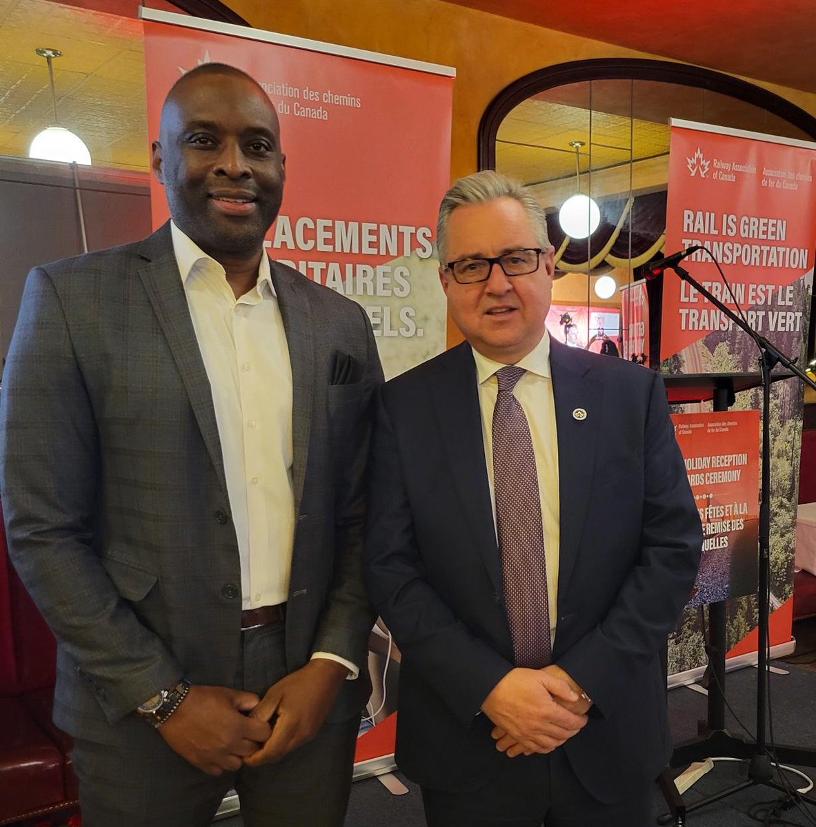 NavireRailCAN's tweet image. Our team engaged in insightful conversations with industry leaders at the 2023 Safety and Environment Awards ceremony. 

Thanks to @RailCanada for hosting this well attended and successful event, and congratulations to all the Awards winners! #Railsafety #RailNews