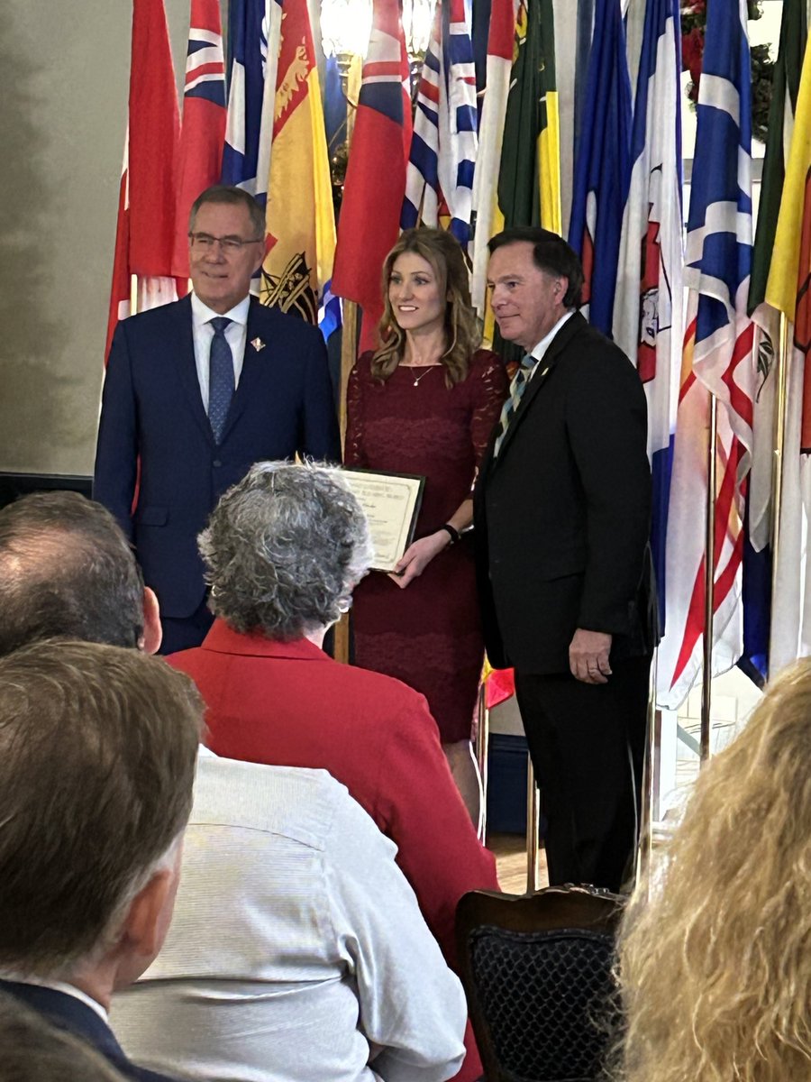 Congratulations to @UofRArts’ Dr. @Amber_Fletcher, recipient of @SKGov’s 2023 Innovative Teaching Award! Not only is Dr. Fletcher exceptionally innovative, but her commitment to teaching and mentoring is unparalleled. Bravo! 👏