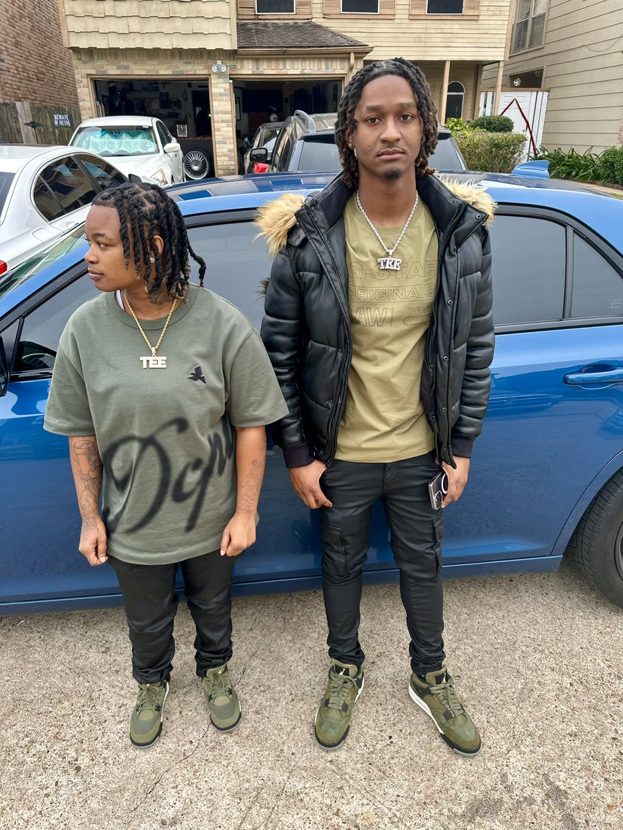Securethebagtee's tweet photo. Typa guy that’s always fly and gon keep me some motion 🅿️😎 #Freelil3 LLPRed 🅿️ https://t.co/WMR2OB4kAt