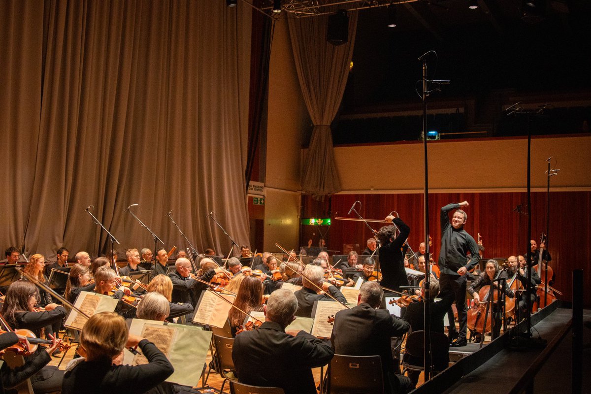BBCNOW's tweet photo. Thanks to everyone who came to our concert this evening in #Aberyswyth, we loved being back!
 
Special thanks to Conductor Ryan Bancroft, violinist Benjamin Beilman @benbeilman, and the @aberystwytharts team! 👏 https://t.co/BYhtmVGvS9