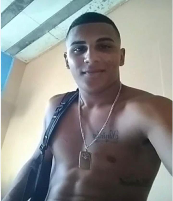 falacomigorj's tweet photo. 🚨🚨ATENÇÃO🚨🚨
Segundo informações, miliciano #CRISTIANO #LIMA #DE #OLIVEIRA/#JYRAIA teria pulado da cadeia #PLÁCIDO #DE #SÁ #CARVALHO regime semi aberto para a cadeia #ESMERALDINO #BANDEIRA #TCP o mesmo é apontado em fazer aliança entre #PEIXÃO & #TUBARAO através de #ROGERINHO https://t.co/gUgfUyj1y8
