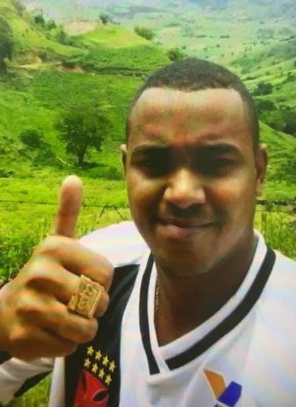 falacomigorj's tweet photo. 🚨🚨ATENÇÃO🚨🚨
Segundo informações, miliciano #CRISTIANO #LIMA #DE #OLIVEIRA/#JYRAIA teria pulado da cadeia #PLÁCIDO #DE #SÁ #CARVALHO regime semi aberto para a cadeia #ESMERALDINO #BANDEIRA #TCP o mesmo é apontado em fazer aliança entre #PEIXÃO & #TUBARAO através de #ROGERINHO https://t.co/gUgfUyj1y8