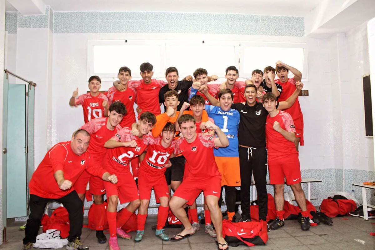 union_ibcf's tweet photo. ⚽♥️🖤  Fotos de nuestro Cadete B y Juvenil A este finde 💪🏻📈
Enormes!!!

Patreons:
@11teamsports
@vocamini_app
#sorsiemorsi

@Academia_VCF
#sentiment #valentia #germanor
#ADNVCF🦇
#escolesvcf

#SomosUnión 
#GoDimoniets😈

@esportbase
@ValenciaBasecom https://t.co/8L2dghWDxQ