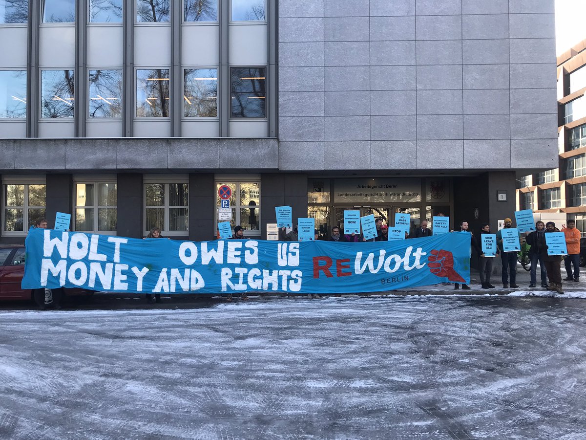 Heute vor dem Arbeitsgericht: 1000 Euro als Vergleich für einen @Wolt Fahrer, dem 3000 Euro Lohn nicht gezahlt wurden. #Wolt wäscht seine Hände in Unschuld &amp; wälzt Verantwortung auf ein dubioses Subunternehmen ab, das Gericht akzeptiert das. #Lohnraub <a href="/WoltWorkersBER/">WoltWorkersCollective (WWC) Berlin</a>