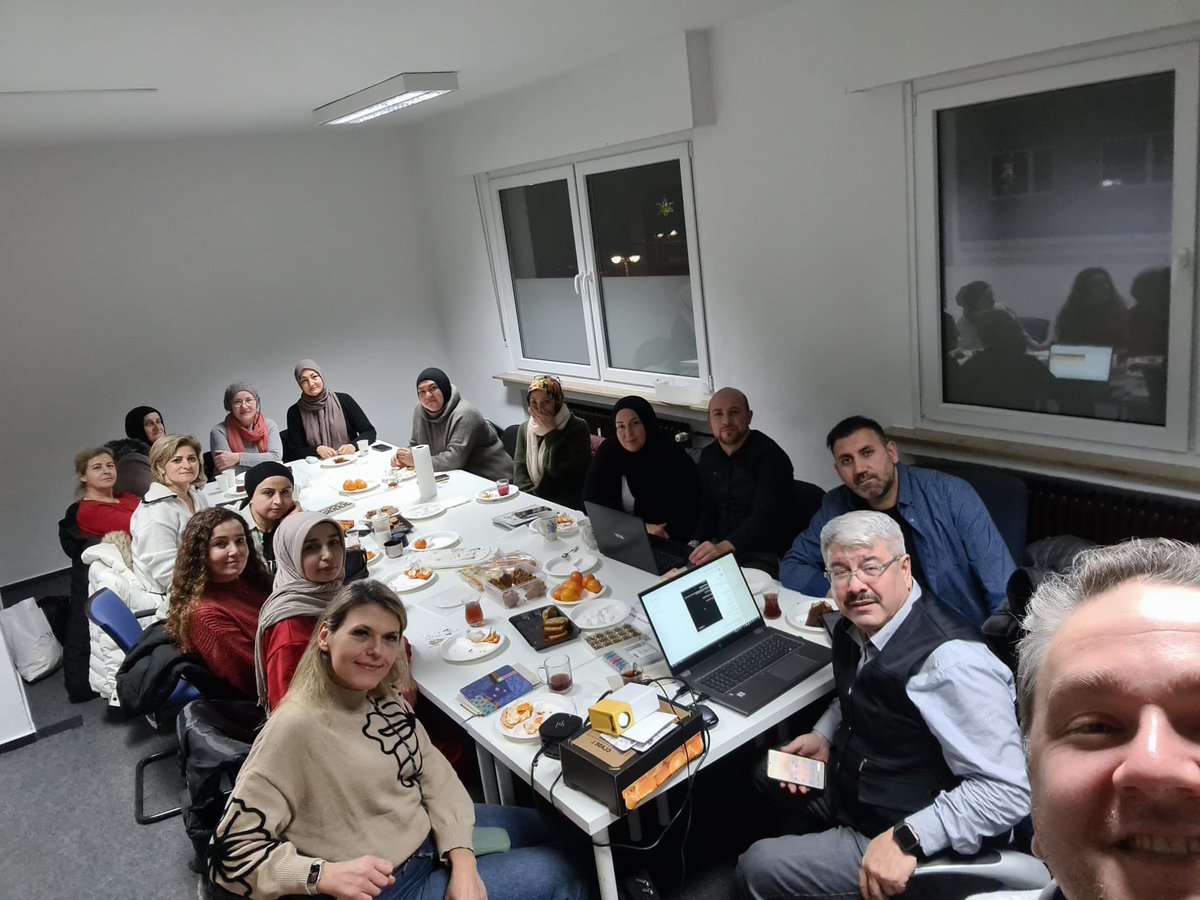 UIDBottrop's tweet image. Şube olarak bugün tekrar bir araya gelip önemli kararlar vererek verimli bir toplantı daha gerçekleştirdik. Katılan tüm üyelerimize teşekkür ederiz.

Als UID BOT  sind wir heute wieder zusammengekommen und haben erneut eine produktive Sitzung abgehalten.