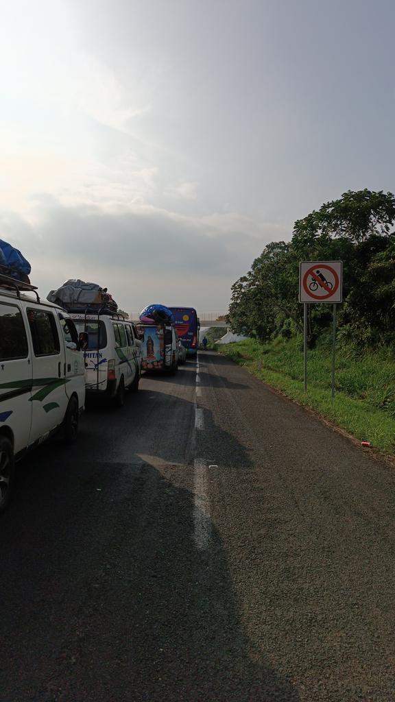 ErickGarciaT's tweet photo. @CAPUFE saben que ocurrió en la autopista caseta de Acayucan en dirección a Veracruz? Tráfico totalmente detenido https://t.co/LUICzKu4G7
