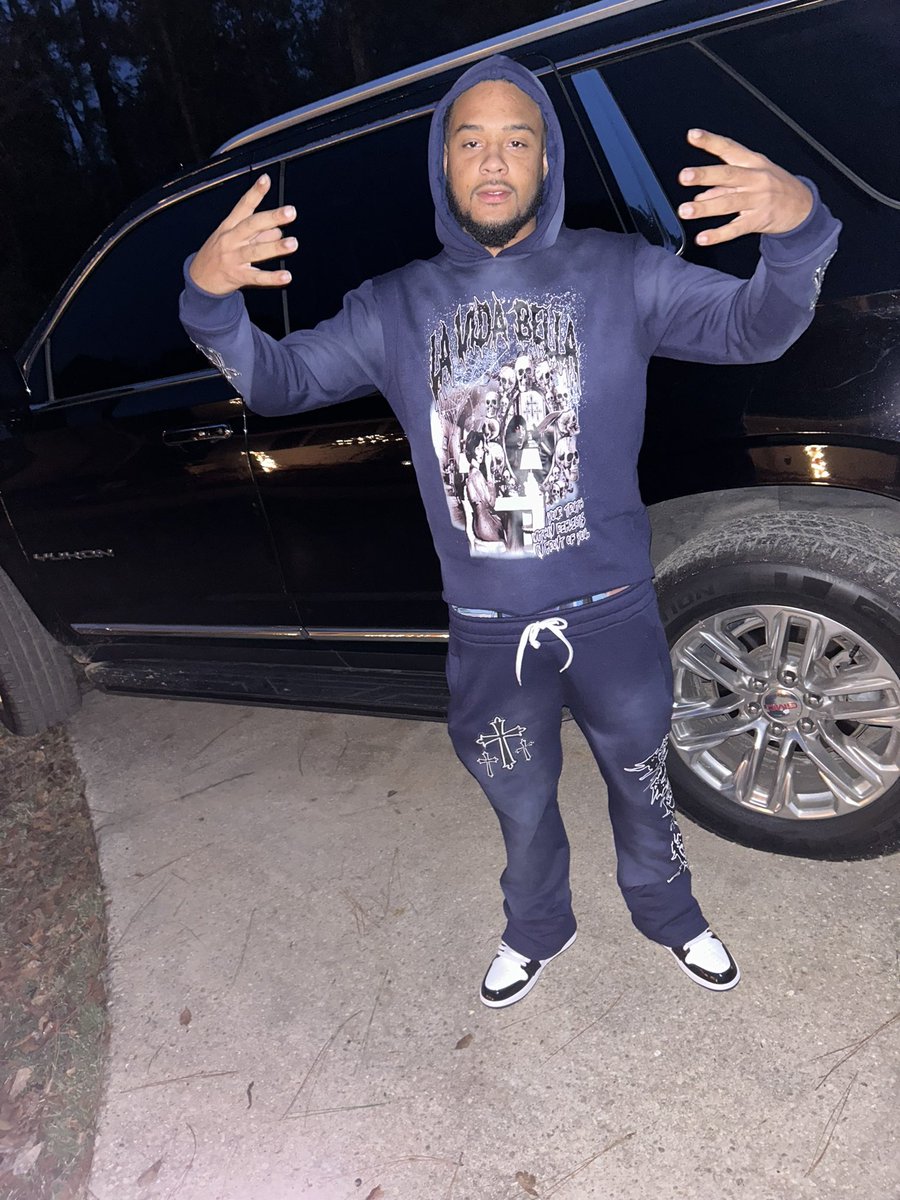 KindmanDaday's tweet photo. Yea he my dawg but nah I don’t trust em https://t.co/zUOgOrYPZP