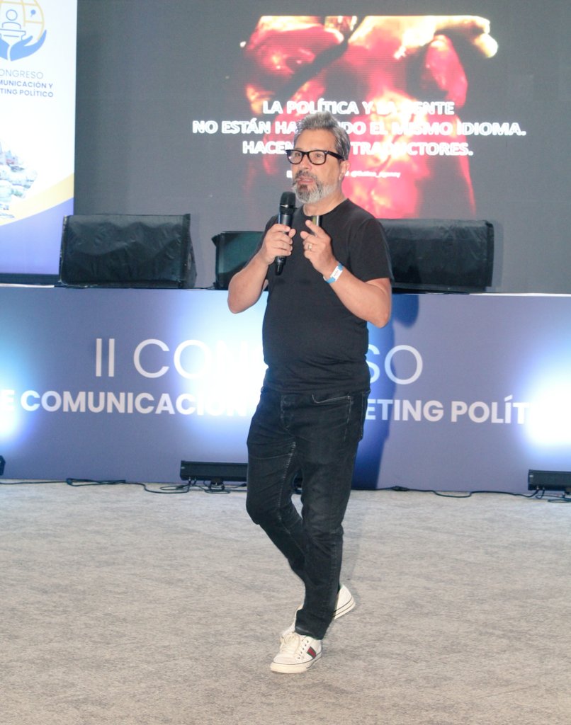 FEDODIMoficial's tweet photo. "La política y la gente no están hablando el mismo idioma. Hacen falta traductores." @jorgeimhof
#CompolFedodim2023
#Cumbrecp #CompolRD #JorgeImhof https://t.co/MXAaU512DI