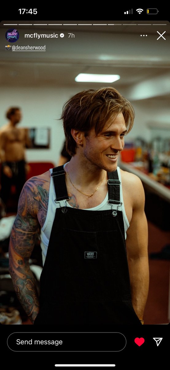 EmmaJT93's tweet photo. Happiest of birthdays to my absolute favourite human! @DougiePoynter 💕 https://t.co/0aPwBJUhnx