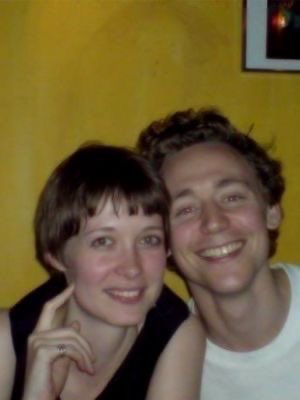 hourly hiddleston tweet media