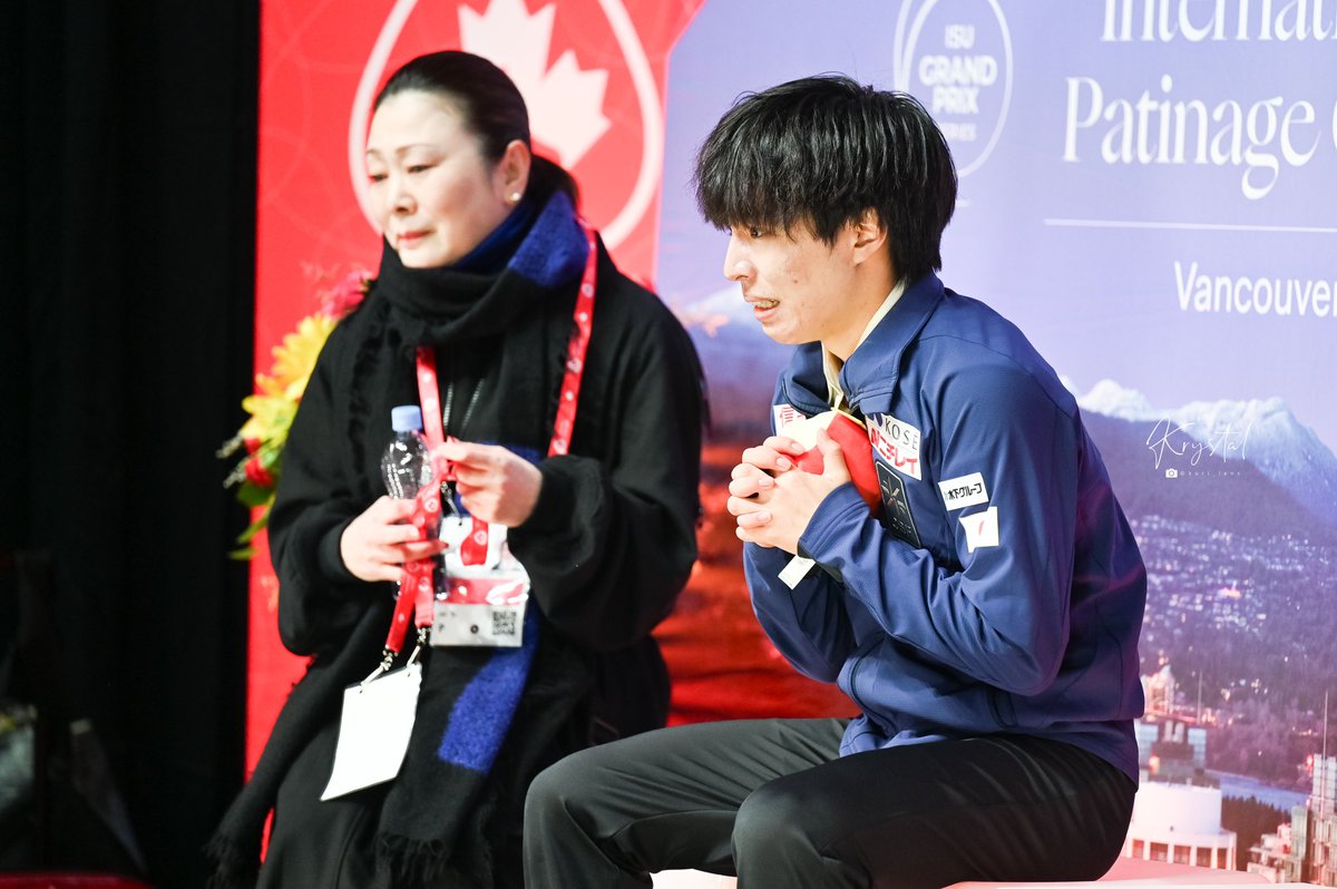 kuri_lens's tweet photo. CHRISTMAS COUNTDOWN 🎄🎅 📷 D-24
Kao Miura (JPN) waited for his free skate score during the Skate Canada International 2023 in Vancouver, he showed a satisfied smile afterwards.
#kaomiura #miurakao #三浦佳生 #sci2023
Let me know who you want to see for Christmas countdown! https://t.co/Qajrkk06ju