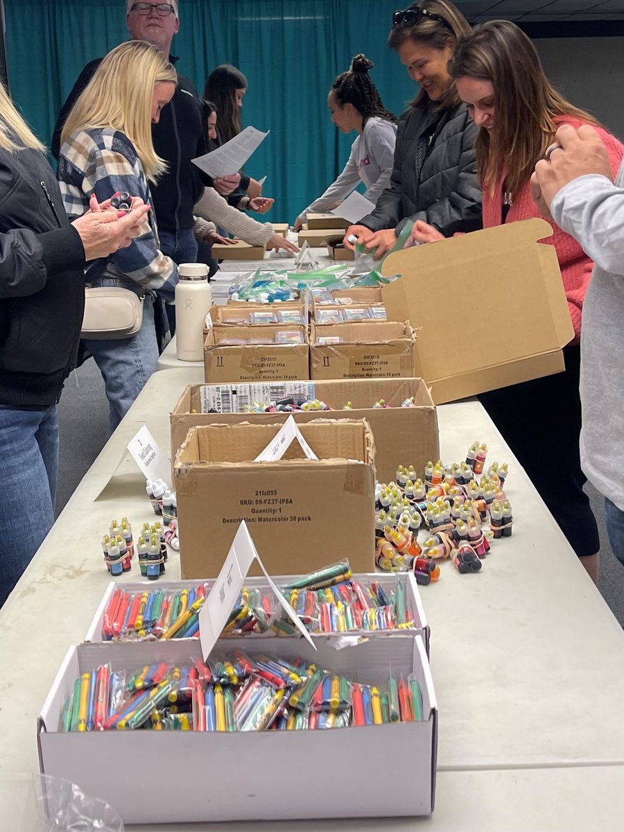 MannKindCorp's tweet photo. A big thank you to our Westlake Mannitarians who volunteered at KidSTREAM Children's Museum. The team assembled 200 STREAM Kits that will be donated to area children to help inspire exploring STREAM at home. Learn more about KidSTREAM: https://t.co/fmrjXE6QGz. #winningtogether https://t.co/k4XxiESfQ9