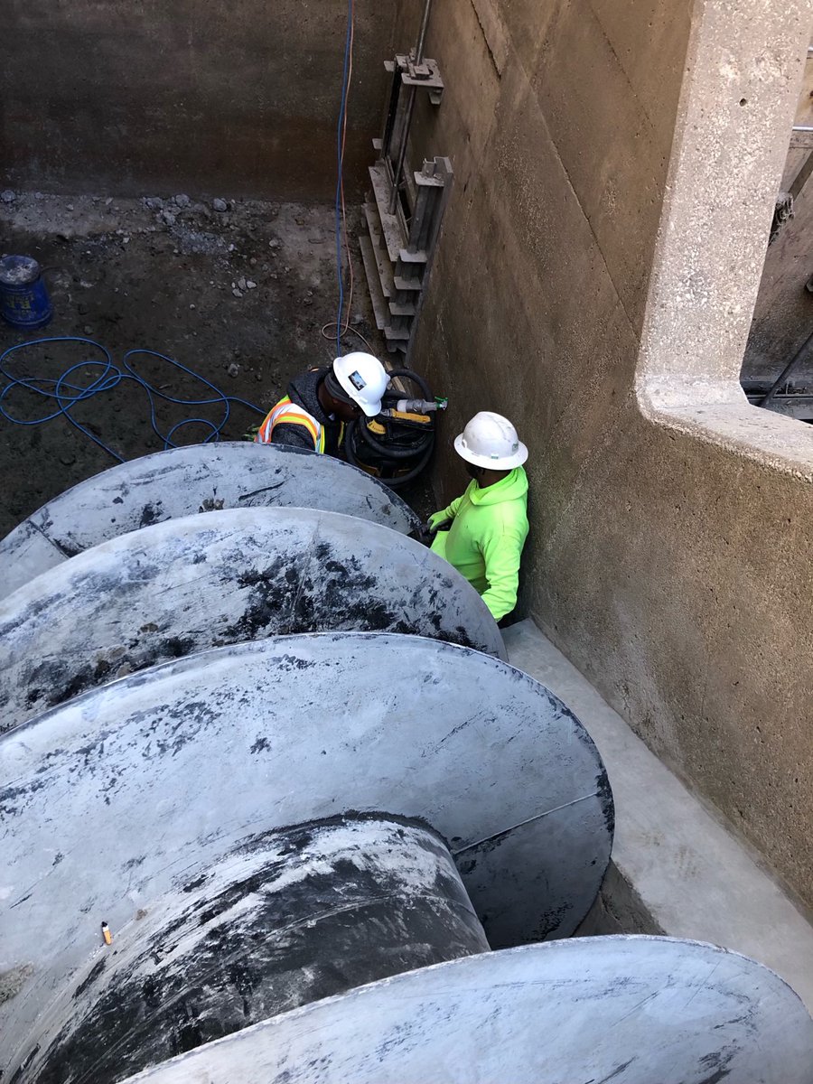 MidAmCarpenters's tweet image. Union Millwrights and Carpenters are hard at work at the Quincy Wastewater Treatment Center. Together they are installing a new giant sludge auger screw. Only the best of the best would be put up to this task! Good work Brothers! #MidAmCarpenters #Millwrights #MACRC