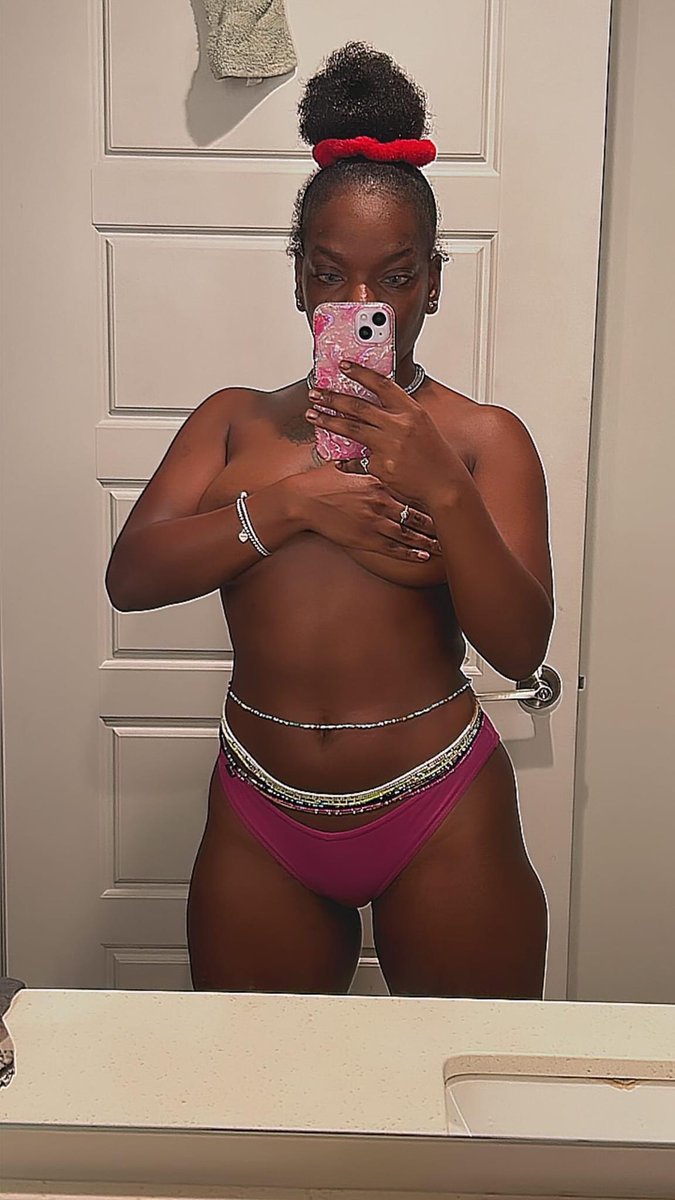 FreSmoke1's tweet photo. Afternoon 💜 

#onlyfansbabe #Contentcreater #thursdayvibes #SpotifyWrapped https://t.co/Y8xcDqblqk