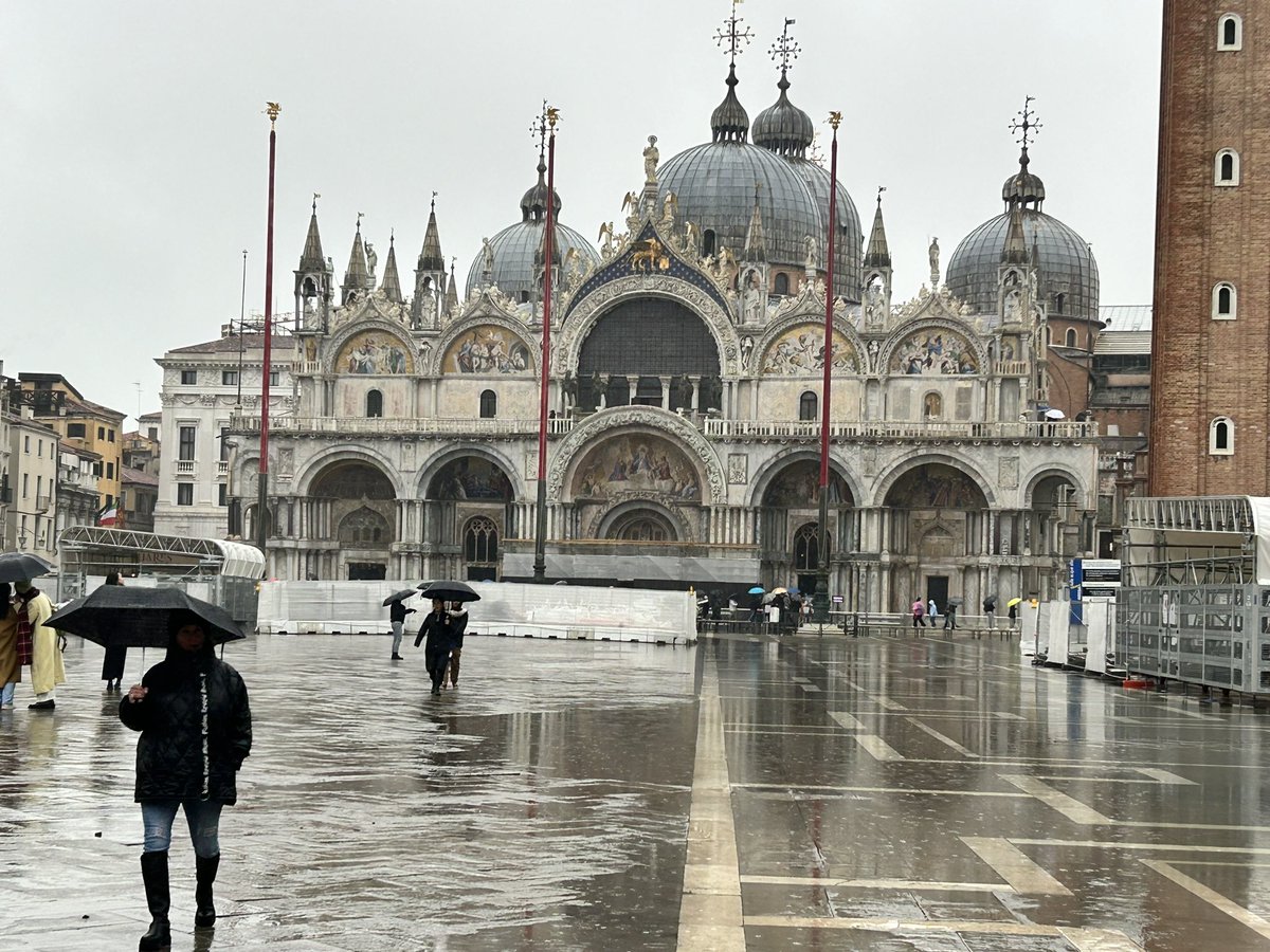 Pryor_Knowledge's tweet photo. The city built on salt water and mud! With no oxygen the oak wood posts essentially petrify Venice was the Las Vegas of Europe but peaked in the 1700s amazing sites & St Mark square. #italy #Gate1travel https://t.co/0iQwghhm97