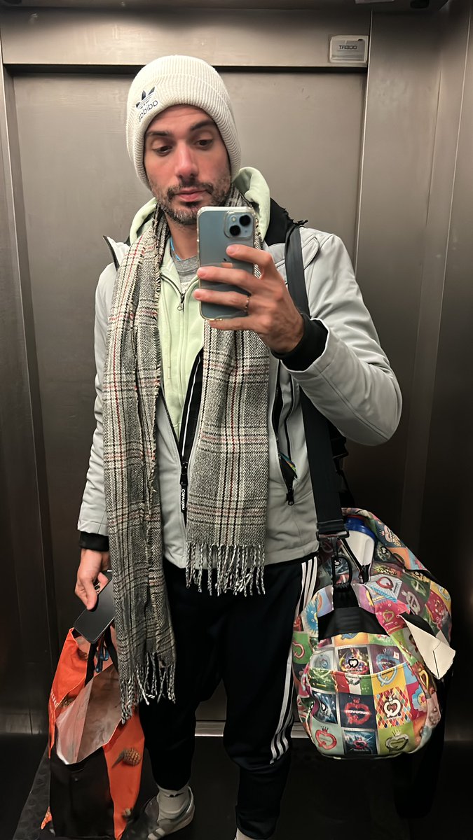 mconsiglio2's tweet photo. Io felice dopo una giornata campale🥲 https://t.co/PCIvEkXFJ4
