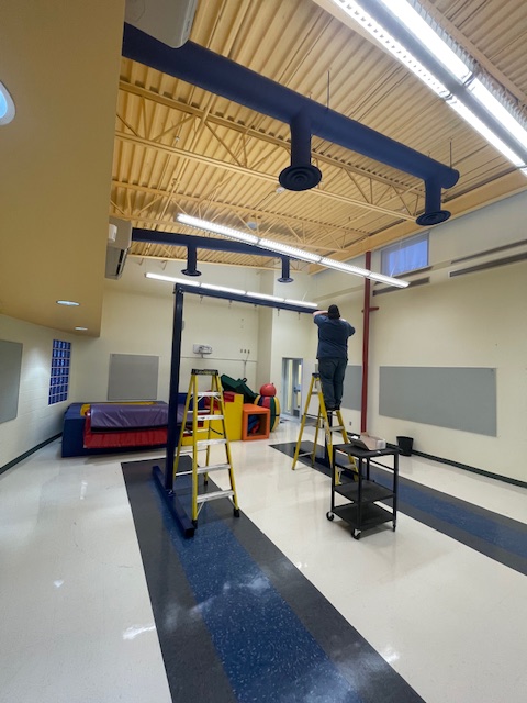 FMPSDOM's tweet image. Action shot!  Here&apos;s Brad assembling a new frame for a sensory swing. #DoingWhatsBestForKids @FMPSD @FMPSDOM