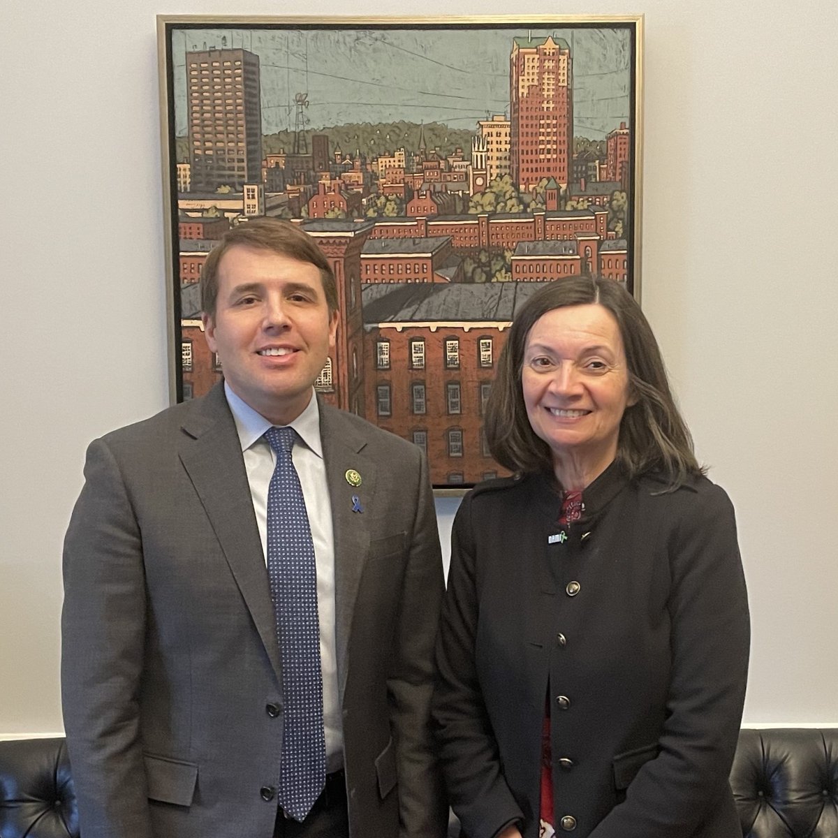 It’s critical we continue to work together to address the mental health crisis. It was great to meet with @NAMI_NH Executive Director Susan Stearns yesterday to discuss how we can improve access to mental health care for Granite Staters.