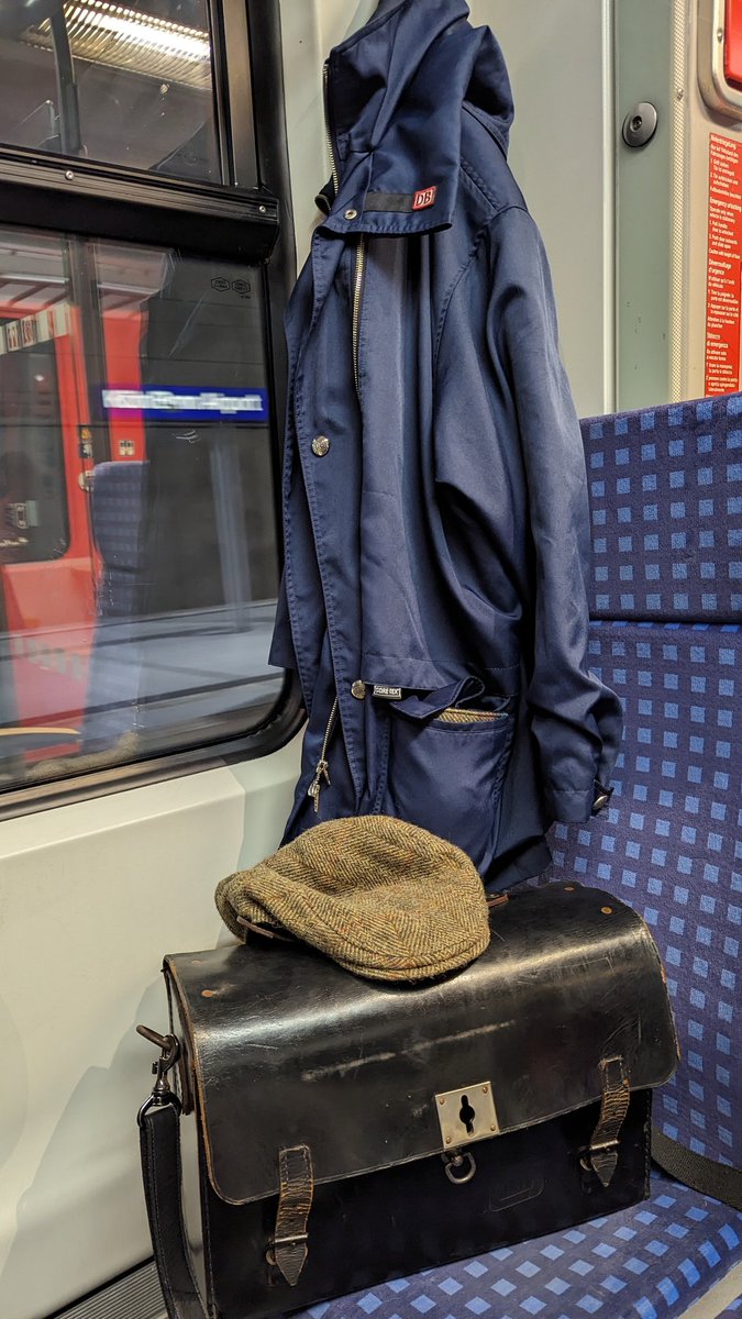 Dann will ich mir Mal die Nacht um die Ohren schlagen gehen 😁
Heute im Retrolook😇

Heute hat der ÖBB Nightjet dann vermutlich ab Frankfurt zum ersten Mal einen österreichischen Lokführer nordwärts 😎
@_thenightjet du hast nicht zufällig den NJ von Zürich nach Amsterdam?