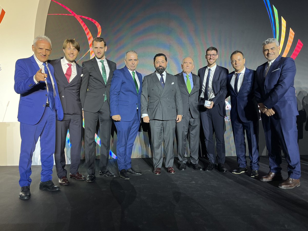 MalagaFS's tweet photo. 📸 Imágenes de la representación del CD UMA Antequera en los Premios Andalucía de los Deportes. 
#GoUMA 💚 https://t.co/nWJewYbIuA