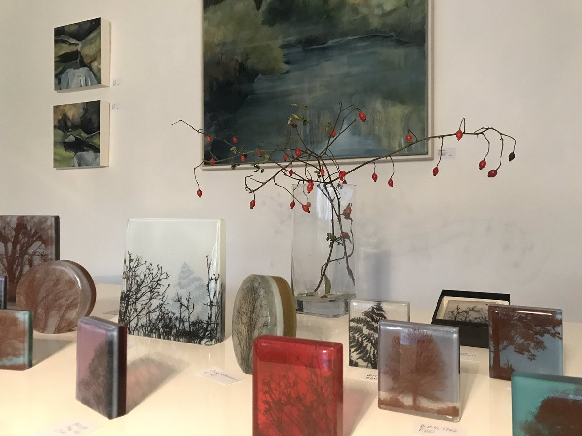 HadfieldFineArt's tweet photo. Our Christmas Edit is now online.  Original and unique artworks from contemporary British artists. https://t.co/FDKihXSinc #independantgallery #christmasideas #uniquegifts #art #paintings #ceramics #glass https://t.co/JbYLMUFp4s