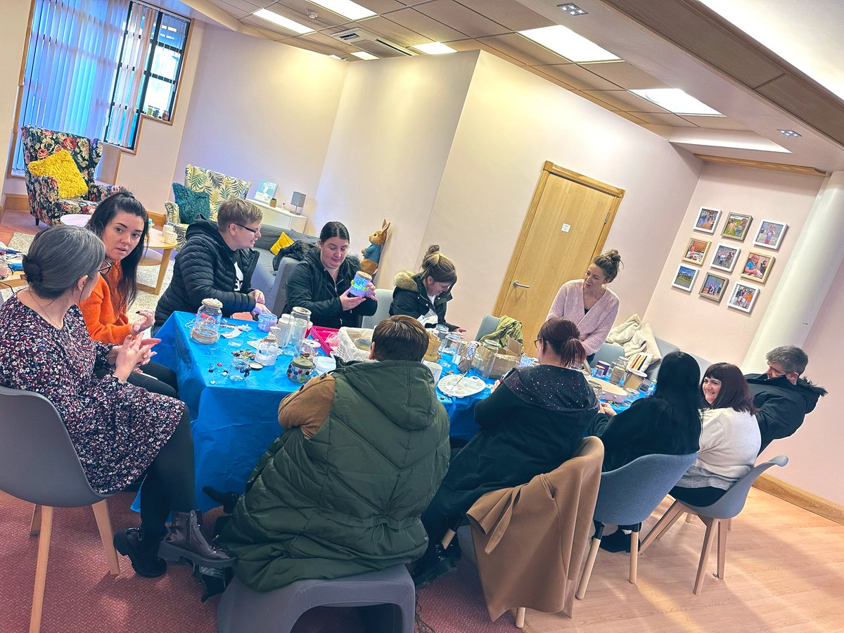 Wholesome morning in North Ayrshire for our weekly <a href="/children1st/">:michael-ian: meldrum🎗👣 Sui Juris St. John 8:32</a> coffee &amp; connect catch up☕️ parents &amp; carers came together to enjoyed a belter &amp; cuppa while creating some Christmas jars which was led by a community mum 🫙👏🏼✨🧶