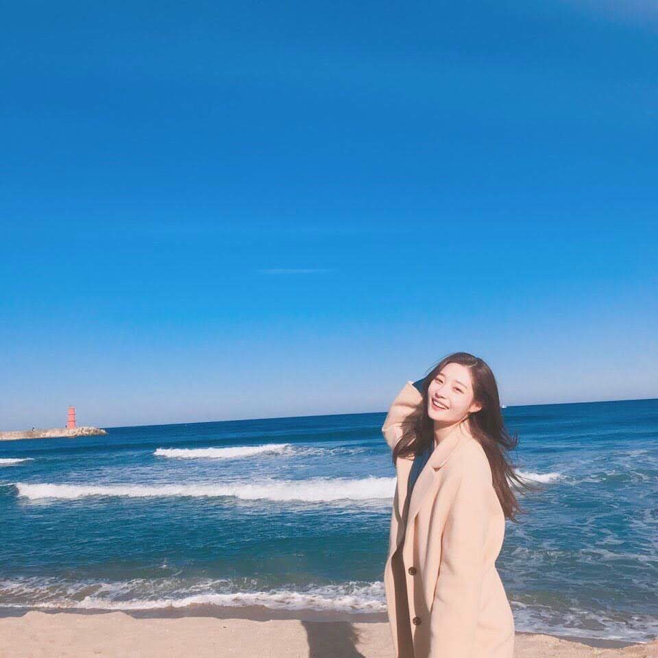 jcythinker's tweet photo. happy birthday to our sweet chaeyeoni! you deserve all the good things in life, please always be happy! we love you ❤️

#정채연 #12월의_시작 
#HappyChaeyeonDay #FairyChaeyeonDay https://t.co/YXrs8Eaf27