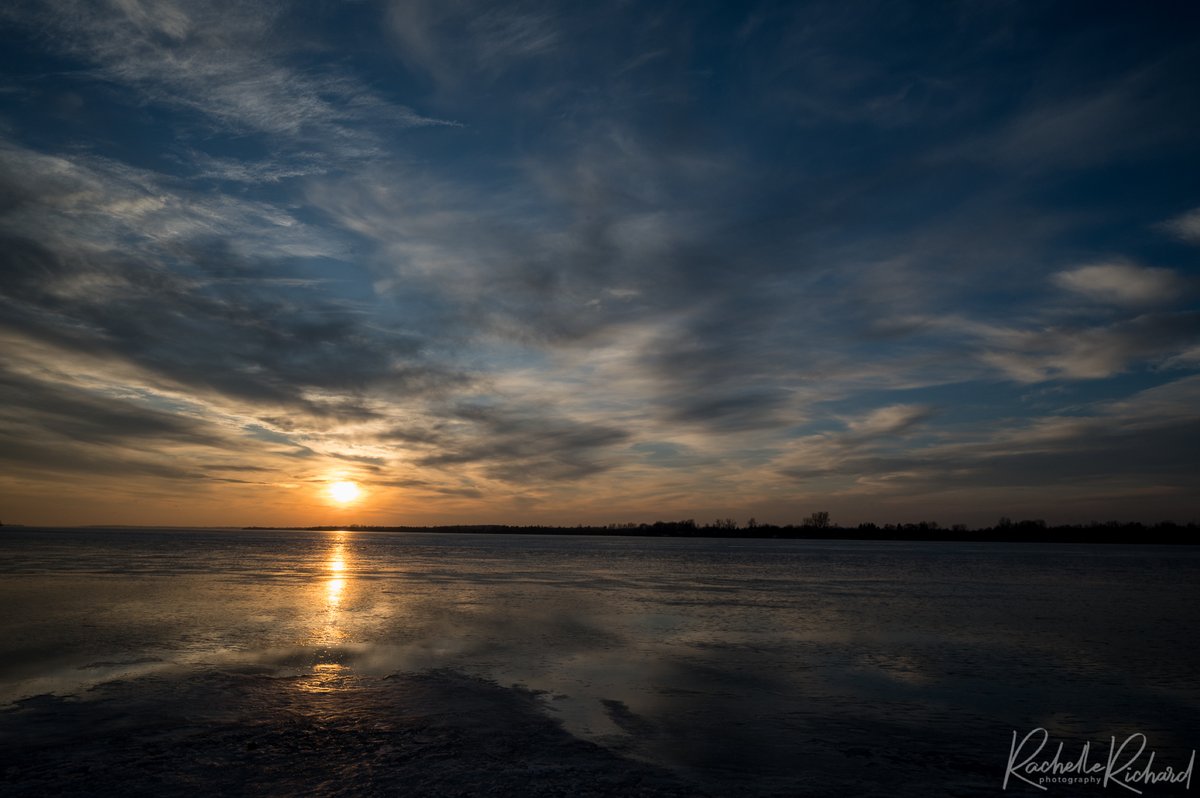 rachrichphoto's tweet photo. Beautiful end to November with this stunning sunset on Lake Scugog. #lovewhereyoulive #novembersky #sunsetsofcanada #shareyourweather @KMacTWN #thephotohour 
https://t.co/dn8F8RVmsm https://t.co/uxTJzMCcvY