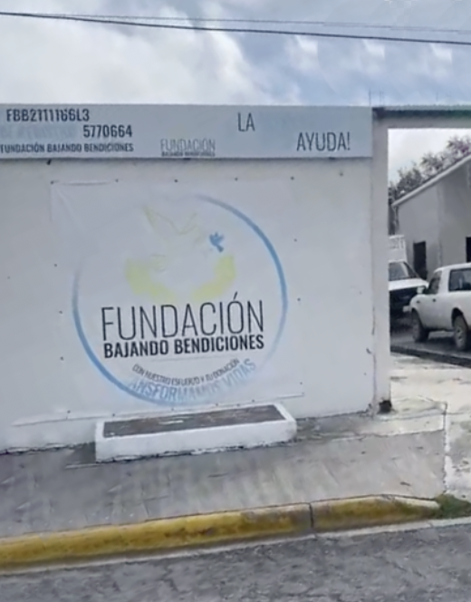 MasFelona's tweet photo. #reynosafollow Señores militares el exmilitar Mario Guitian la chispa-cdg era panista y ya es de Morena,reparte despensas de una fundacion pedorra y  tambien es socio de ameriquin y luis Miguel iglesias en las despensas de sebien oficiales,denle una vuelta a Nayarit y zacatecas https://t.co/dbHkwgYISj