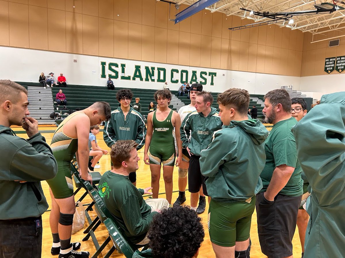 ichighschool's tweet photo. Valient effort by the Island Coast Boy's Wrestling team last night! #Gatorfamily #CoastWrestling #Coastlife #wrestling #ICHS💚🐊💛 https://t.co/80e7c9LWci