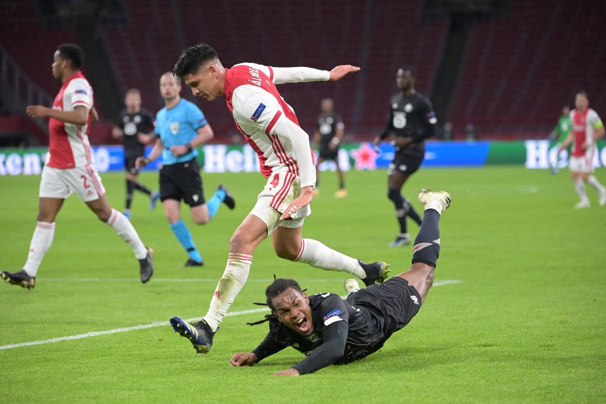 ActuL1_'s tweet photo. Si on devait lister le nombre d’erreurs manifestes d’Ajax-Lille aller-retour en 2021.

ÉNORME culot. https://t.co/hasSKndrwX