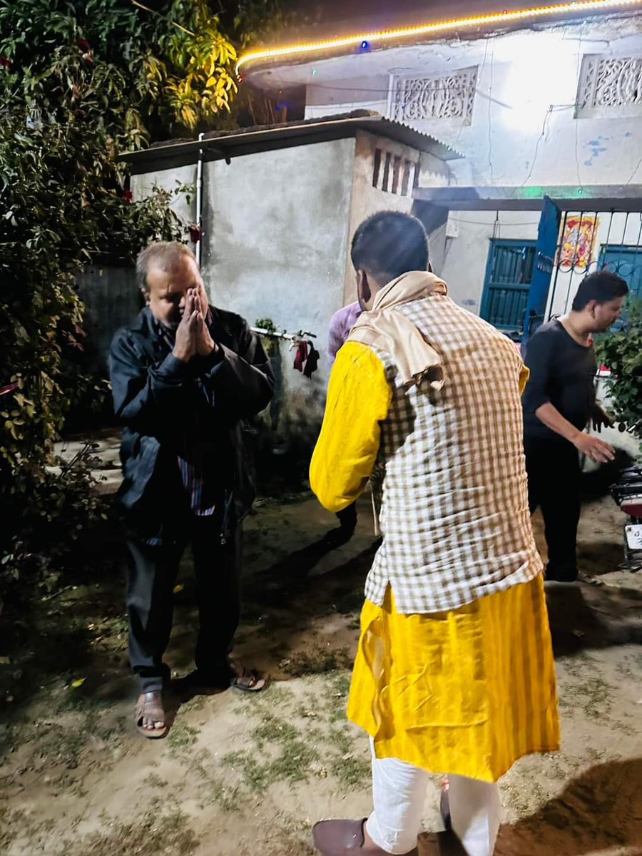 VineetNarayanS1's tweet photo. 30.11.2023,सत्येंद्र कुशवाहा विचार मंच के अंतर्गत बेगूसराय में जिलाध्यक्ष शिकेन्द्र जी एवम अपने अभिवावक स्वरूप लोग के साथ संगठन विस्तार हेतु बिंदुओं पर चर्चा किया गया।
@vichar_manch #SatyendraKushwahaVicharManch
#Bihar #begusrai
#skvm https://t.co/wSE3gunu60
