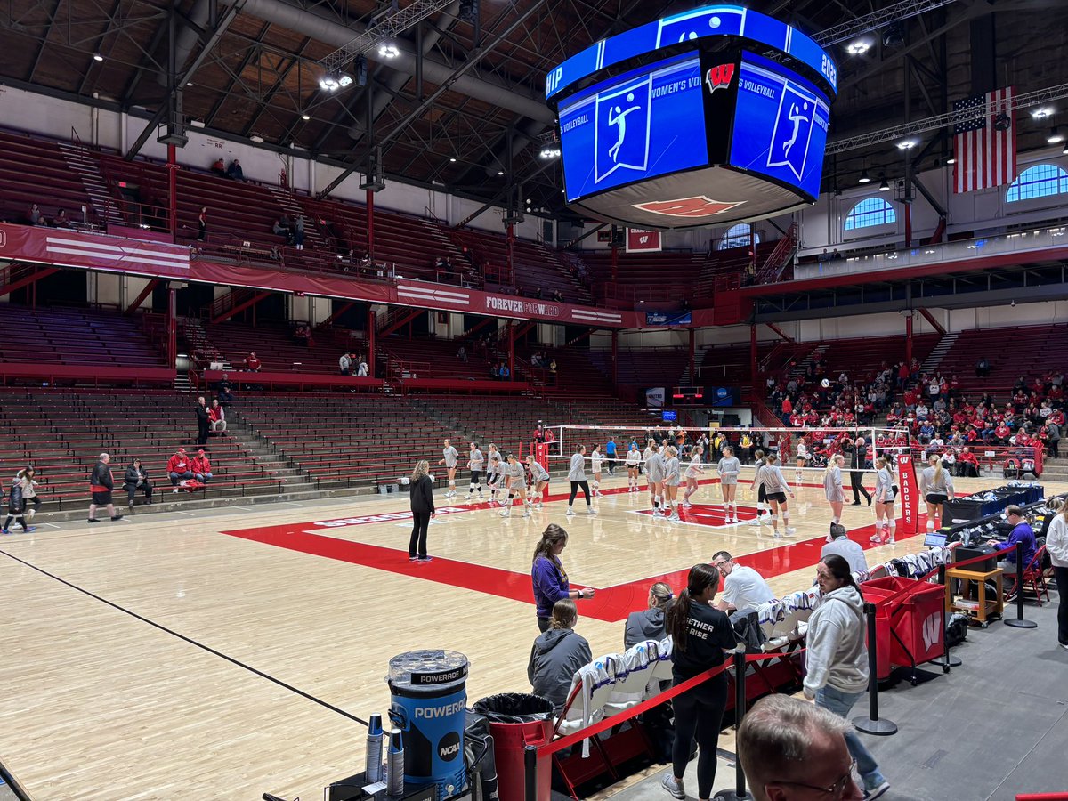 Holterhaus52's tweet photo. Closing in on game time!  Let’s gooo! https://t.co/Gq957ptepI