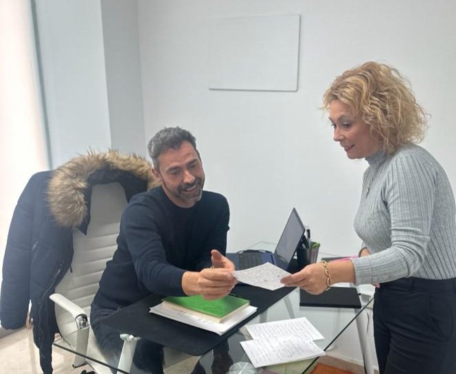 maryhelenroes's tweet photo. Hace unos días trabajamos las adicciones en 2° de Educación Social en UPO.

Enfermedad que sufren muchas personas y que necesita atención profesional.

Junto a Javier desarrollamos tratamientos integrales de recuperación y reinserción. Hay salida. 
#SinAdicciones #VivirEnLibertad https://t.co/OAIbT0bgQR