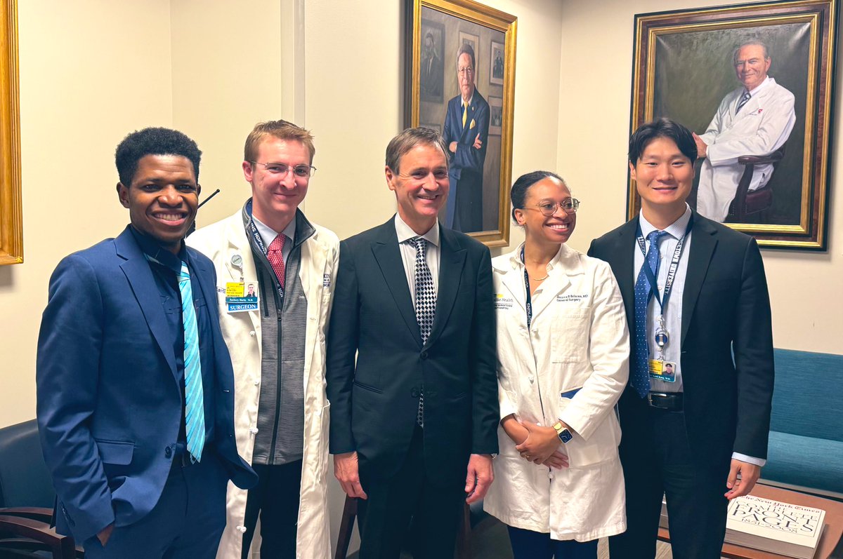 Honored to host @MarcMoonMD, our 36th Blalock Visiting Professor. His impactful grand rounds on ‘Professionalism, diversity, and Surgeon Training’ and insightful afternoon delving into complex aortic cases with trainees were truly inspiring! @hopkinssurgery @BCM_CTSurgery