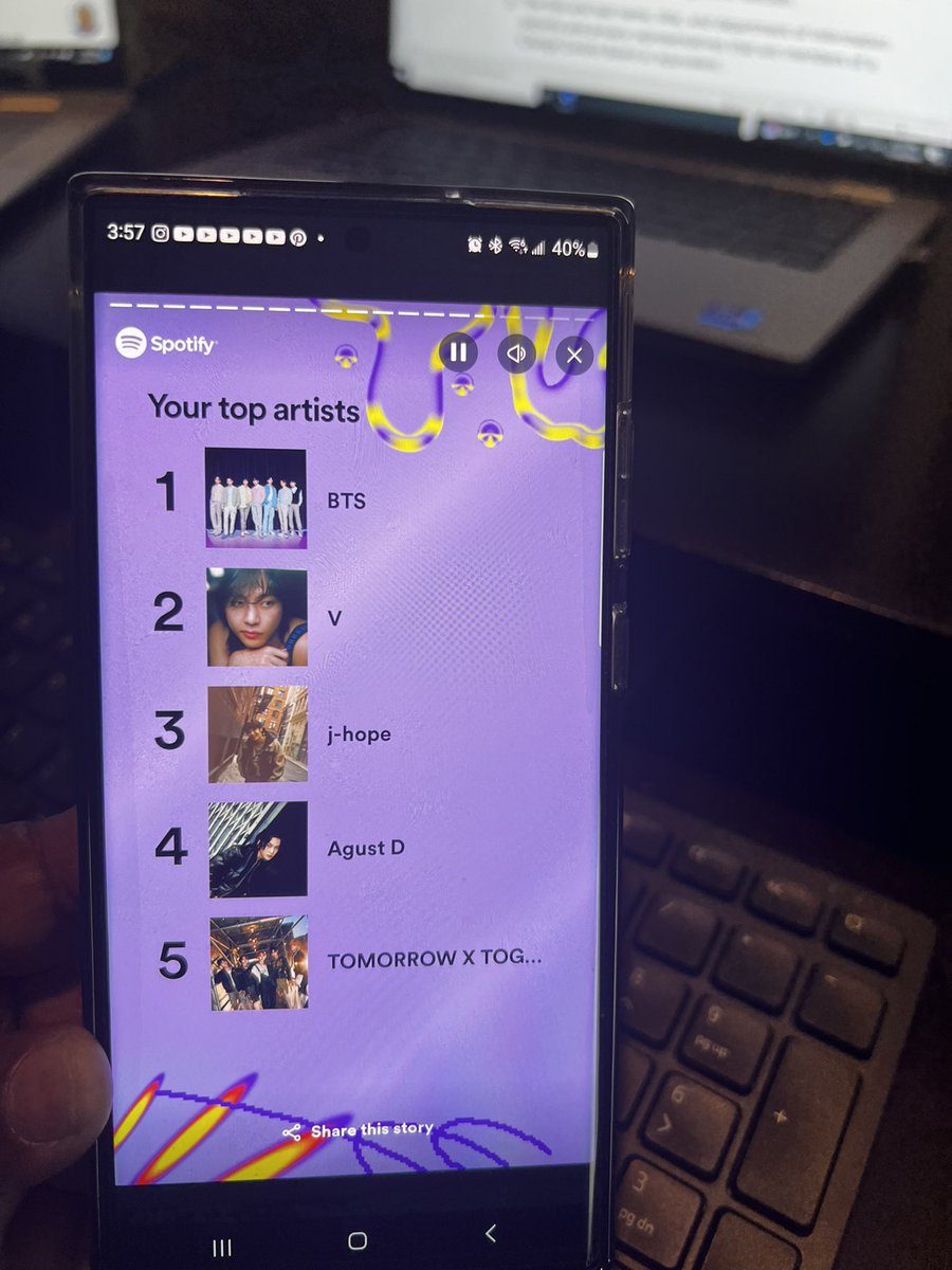 LMAOOOO LOOK AT MY MOMS SPOTIFY WRAPPED YALL 😭