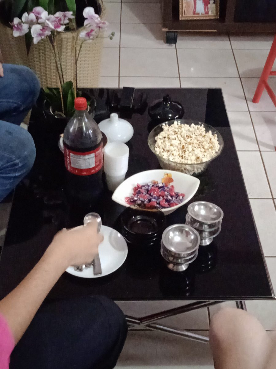 MeteorSpike's tweet photo. #tbt da jogatina que começou com imprevistos e correria pra mudar de local e terminou com lanche e foto do quint galã

O principal: definimos o top 8 do ranking que participará do nosso torneio Gran Finale!

Logo você conhecerá os qualificados que irão competir no dia 9, aguarde! https://t.co/JAM1KkSdne