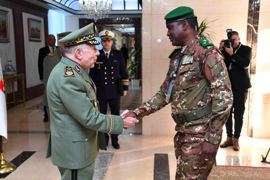 Laccent_'s tweet photo. L’#Algérie 🇩🇿 succède au Niger à la tête du #CEMOC. La passation s’est faite ce mardi, lors de la session extraordinaire du Conseil des Chef d’État-Major des pays membres (🇩🇿🇲🇱🇲🇷🇳🇪) de l’organisation à Alger. ⤵️
Source: El Watan https://t.co/DrdH7tQqU4