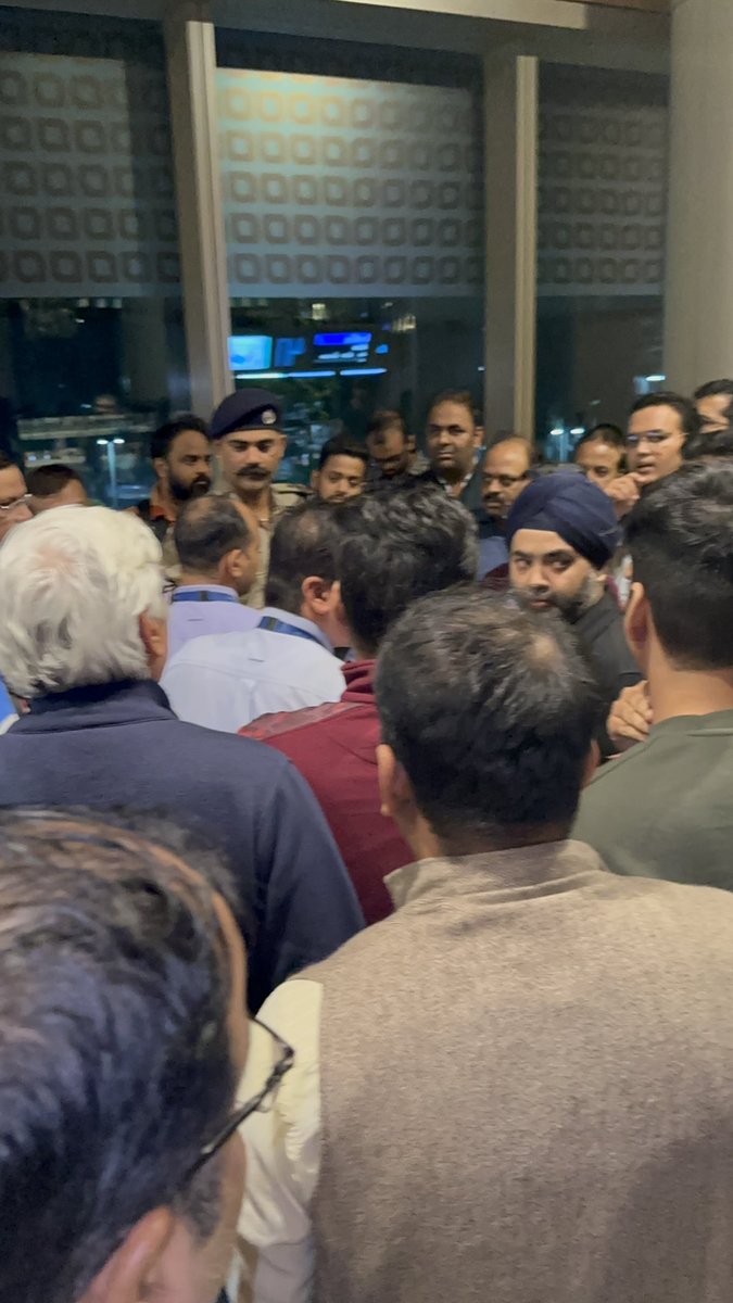 riteshtweets's tweet photo. Chaos all over the place..in the 1st hour of delay whr the gate was changed…#outrageous #pathetic @DGCAIndia @DGCA_India where are the rules around this enormous delay? When will the rules b enforced? @KapilSharmaK9 ur episode repeated.. https://t.co/AeGwgggNTQ