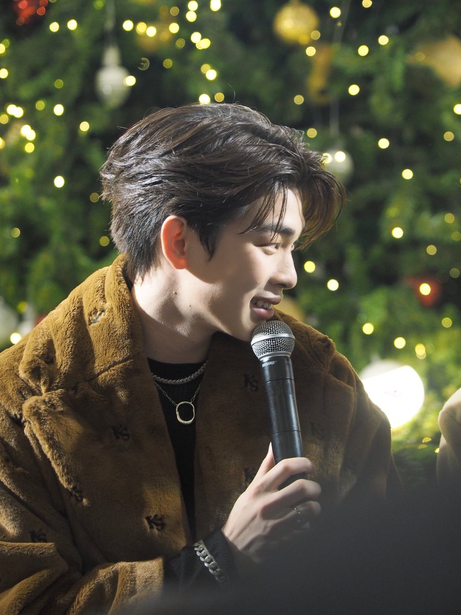 aey_lonely's tweet photo. Ton Saran Wearing Accessories at #LightUpXmasTreeXYoonTon 🎄

Tiffany &amp; Co. - Men’s Collection

���ิริรวมเป็นเงินทั้งสิ้น : 17,800 $ 

✨@mytonsrn✨

#mytonsrn
#ต้นรักของศรัณญ์ https://t.co/YZwNfyyjB0
