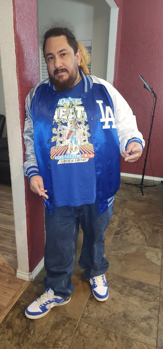 johnnySCLA's tweet photo. Busted out my dodgers jacket in my Nike SB Dunk Low Pro
Fly Streetwear Gardenia. With my @ChessnChecks shirt. @snkr_twitr @SneakerAdmirals https://t.co/chgoBydkaa