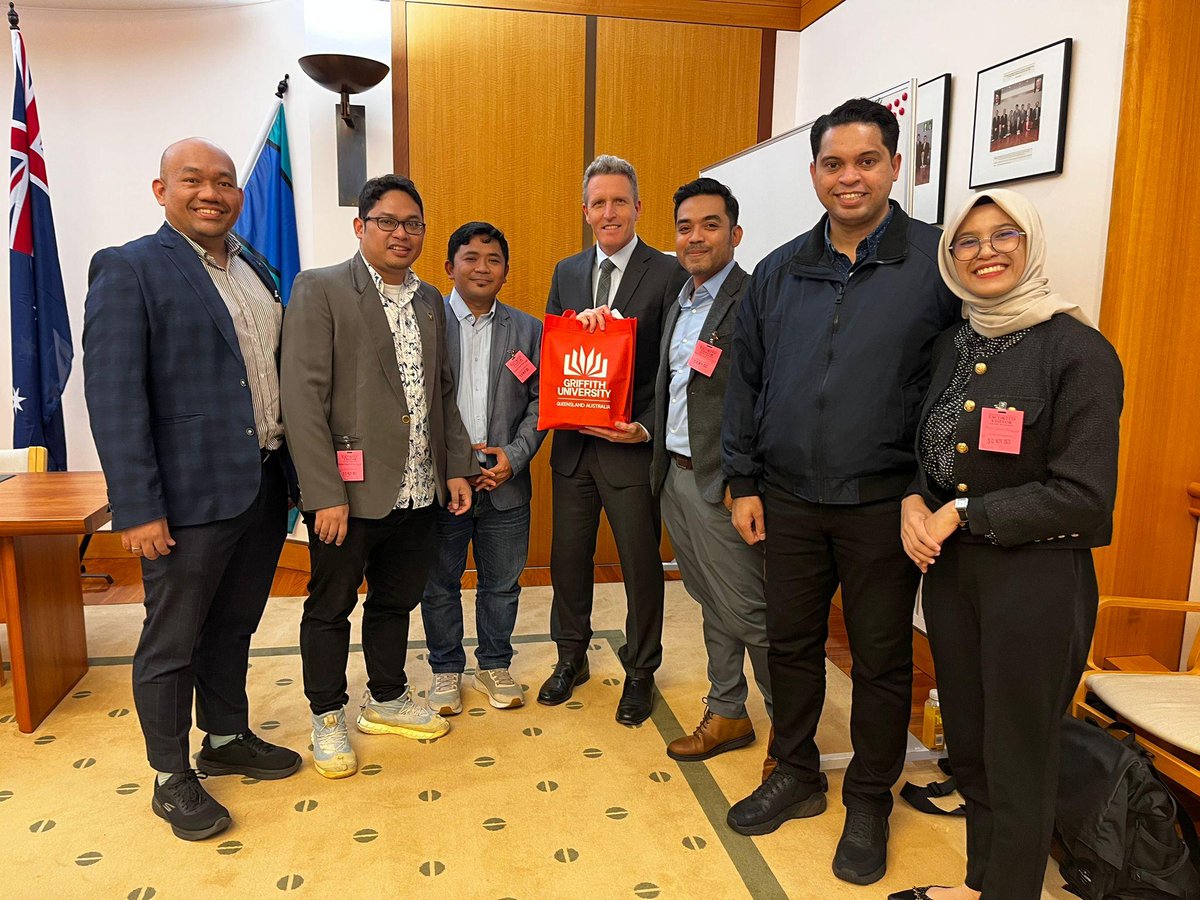Special thanks to @Griffith_Uni Alumna Angie Bell MP, and Josh Wilson MP, for spending time with our group from Indonesia learning about Foreign Policy in the Indo Pacific. What an inspirational day at Parliament House. @AustraliaAwards @dfat @GriffithBiz @Griffith_Intl