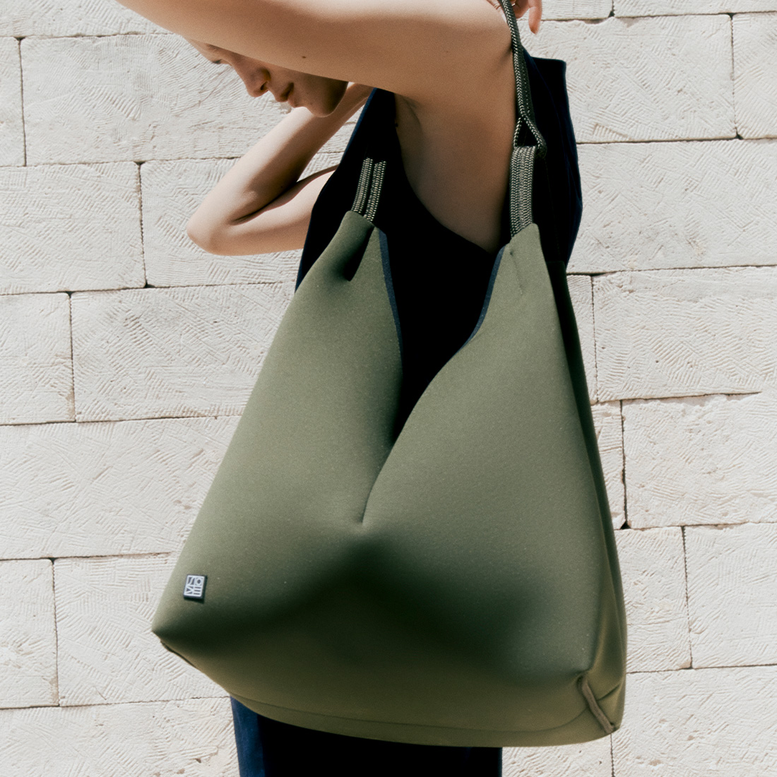BARNEYS_JAPAN's tweet photo. オンラインストアより： ＜ステート オブ エスケープ＞の新作アイテムのご紹介。
従来の当ブランドのネオプレン素材より、やわらかくしなやかな肌当たりが特徴の“ソルスティス”シリーズが新しく登場。
https://t.co/fjXPyFZZey
#ステートオブエスケープ #stateofescape https://t.co/ueH752JflO
