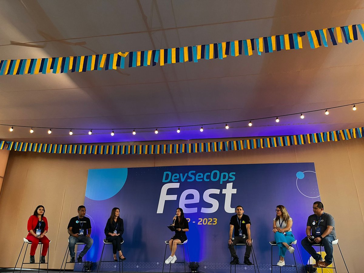 gdglima's tweet photo. El 22 de noviembre estuvimos en la 4° Edición del DevSecOps Fest BCP 2023. Agradecimiento a la comunidad Impacto BCP por invitarnos.
No faltaron los stickers y retos con el #challenge #gcp
#comunidades #googledevelopers #gdglima #devsecopsfest #impactobcp https://t.co/wW9IPriSw0