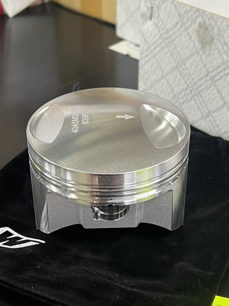 oryo3_usa's tweet image. 速くなーれ😆
チェーンもレーシングに交換🛠️
#SR400
#WISECO
#ボアアップ
#RK