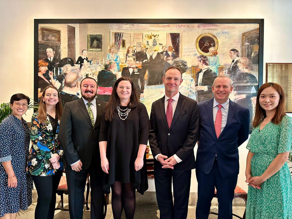 On 30 Nov, Consul General, Jennifer Bourke, made arrival calls on Ho Iat Seng, the Chief Executive of Macao SAR, and Liu Xianfa, Commissioner of the Ministry of Foreign Affairs of the PRC in the Macao SAR. The CG also hosted a luncheon for the Irish community in Macao. 🇮🇪🤝🇲🇴