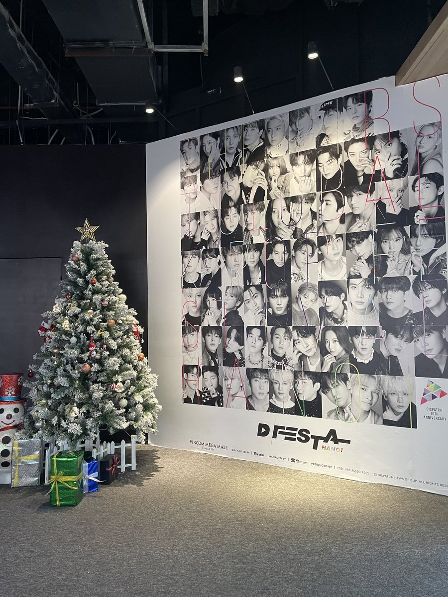 dnhj_'s tweet photo. Lần cuối đến DFesta rùi nhớ rấc nhìu 😢 

#DFESTA #DFESTAHANOI #KPOP #KPOPFESTIVAL #ENHYPEN #TXT #STRAYKIDS #NCTDREAM #NCT127 #TWICE #SEVENTEEN #BTS #NUEST https://t.co/a7ssE2dKJO