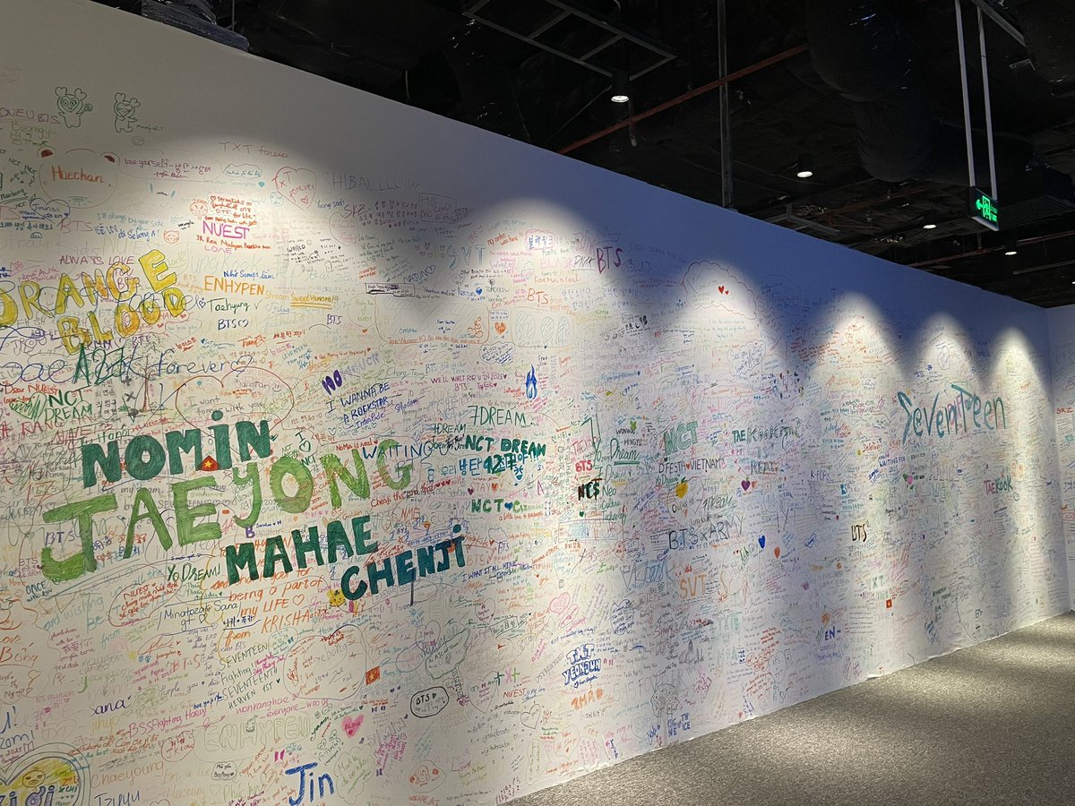 dnhj_'s tweet photo. Lần cuối đến DFesta rùi nhớ rấc nhìu 😢 

#DFESTA #DFESTAHANOI #KPOP #KPOPFESTIVAL #ENHYPEN #TXT #STRAYKIDS #NCTDREAM #NCT127 #TWICE #SEVENTEEN #BTS #NUEST https://t.co/a7ssE2dKJO